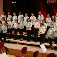 Kinder und Jugendliche singen im Chor